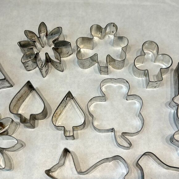 Vtg SET Aluminum Cookie Cutter Metal Fish Dolphin Whale Clown Rabbit Flower Clov - Picture 3 of 7